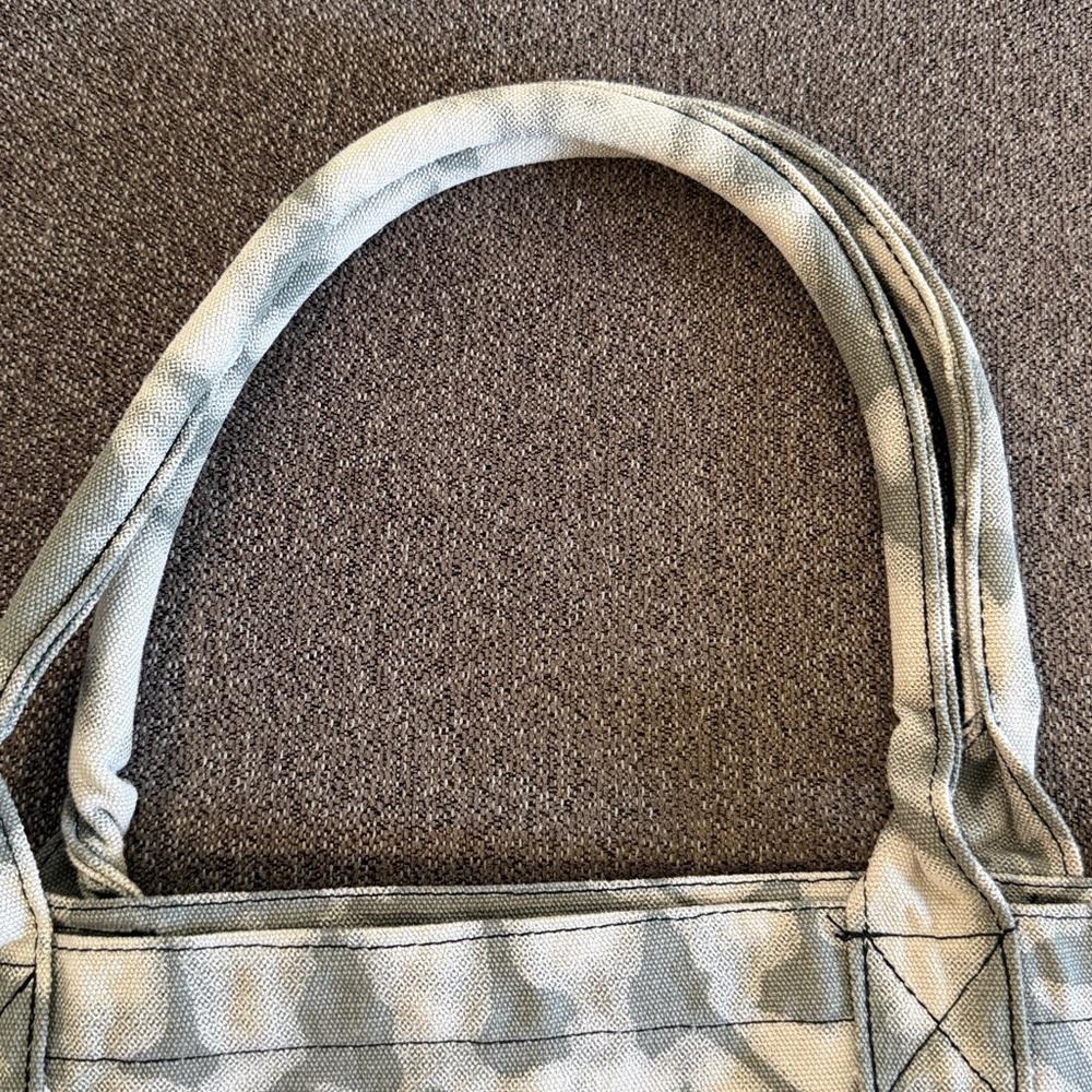 Alo Yoga Tie Dye Shopper Tote Bag Grey & White Tie Die Pattern 100% Cotton NWOT - Picture 4 of 9
